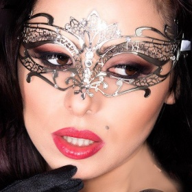 Maschera filigranata con strass